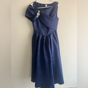 Elegant Navy Blue Dress with Rhinestone Detail